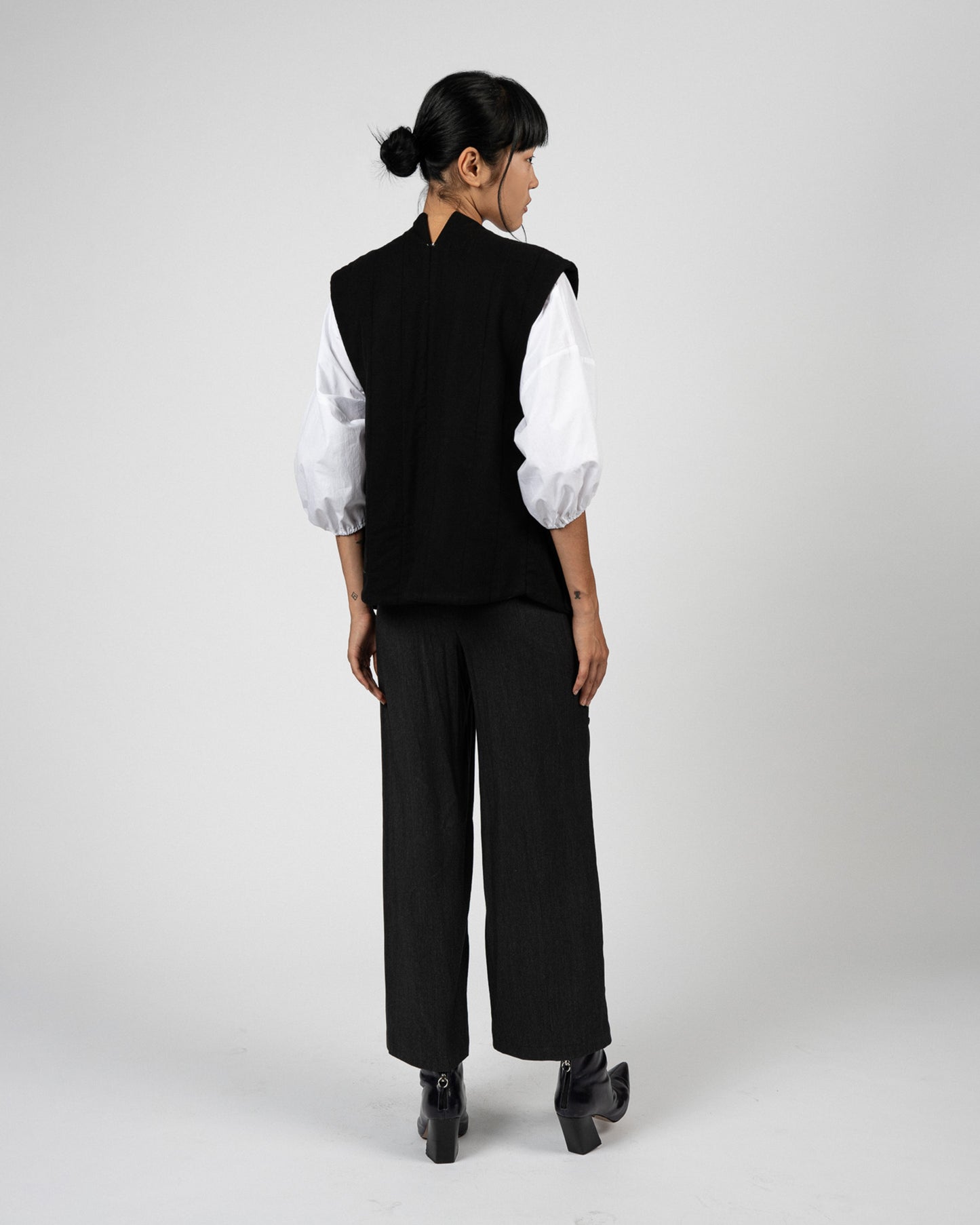 Nubi Vest Wide, Black