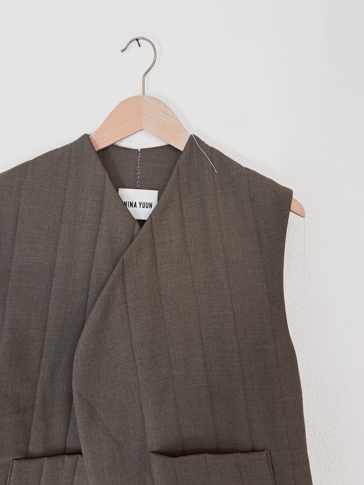 Nubi Vest Classic Taupe