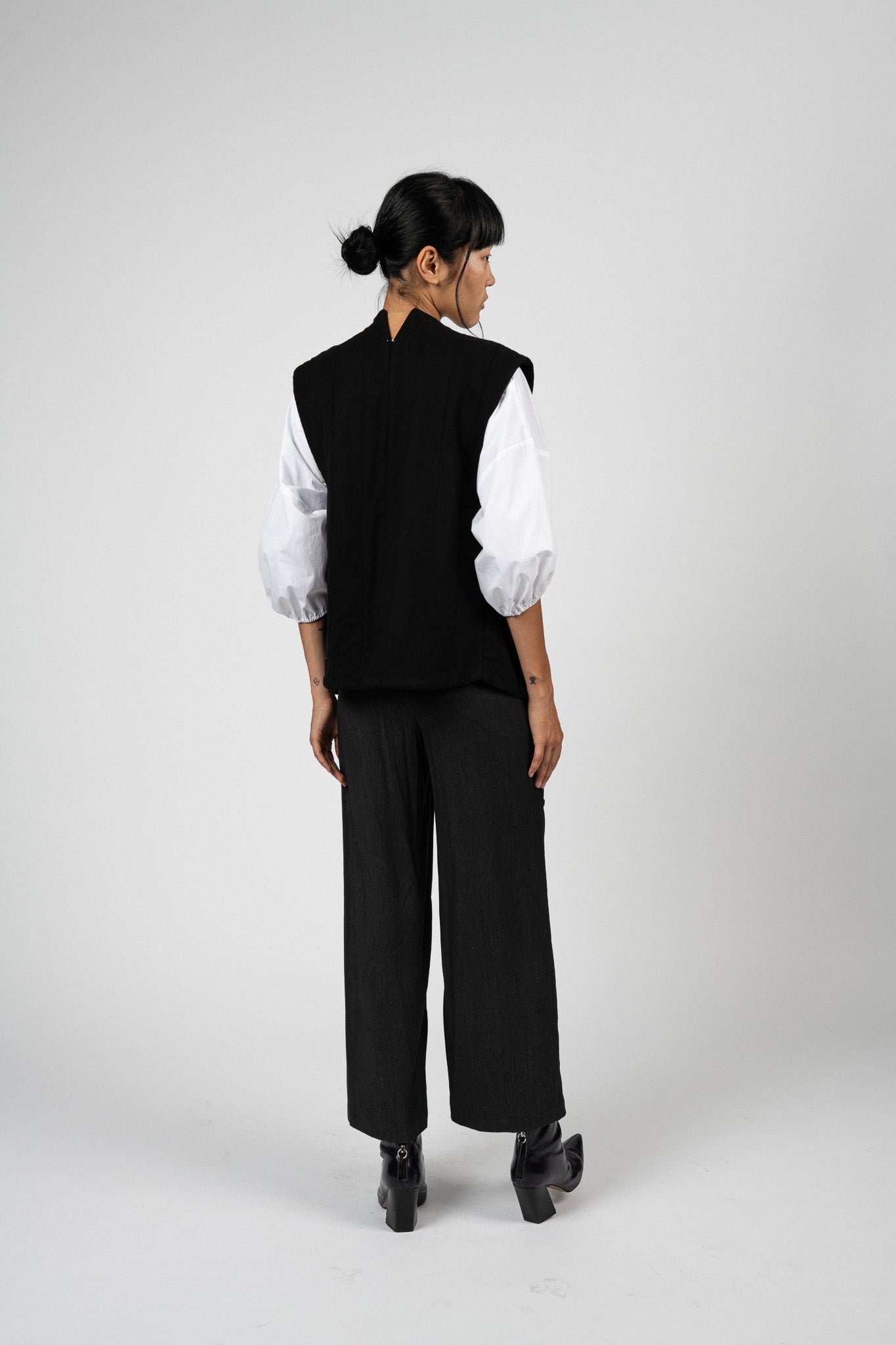Nubi Vest Wide, Black