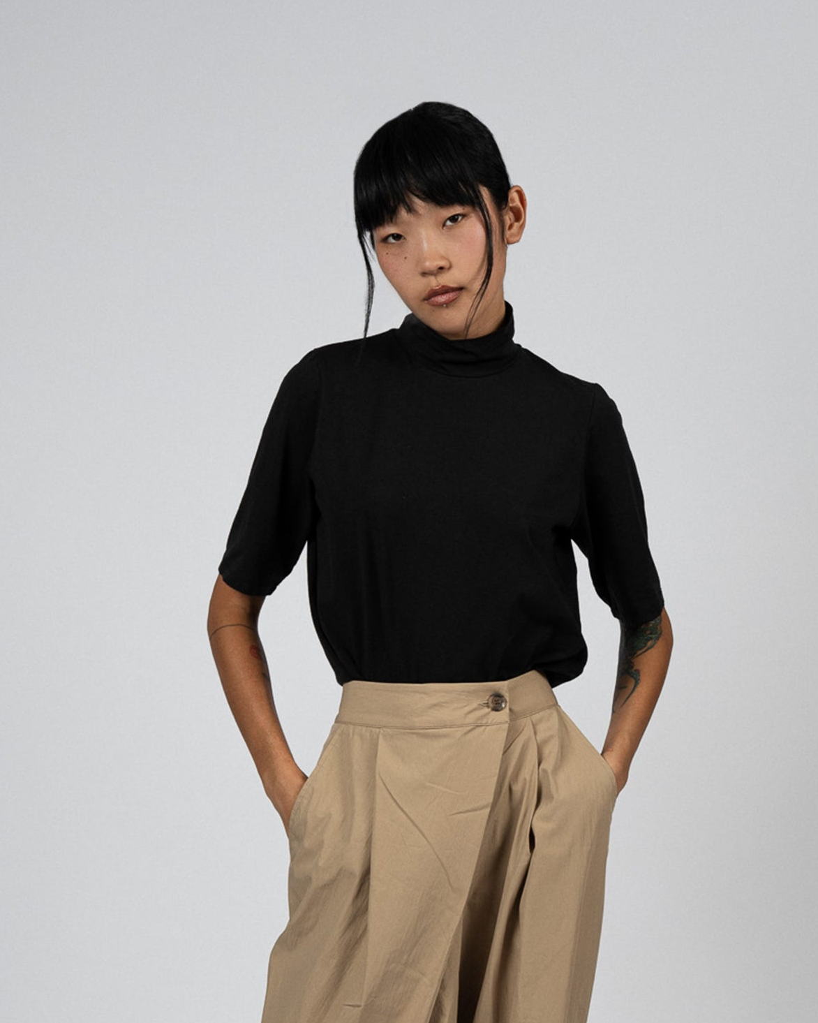 Mock Neck T-Shirt Schwarz