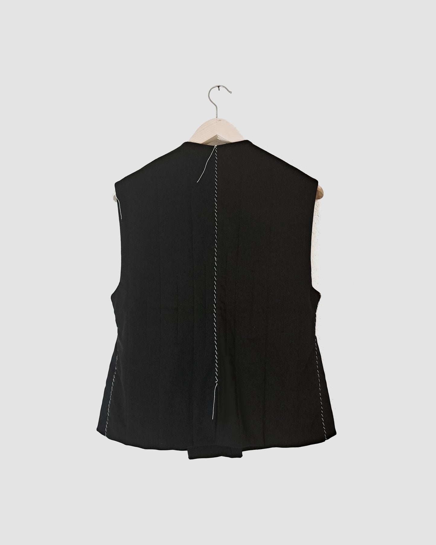 Nubi Vest Classic, Black