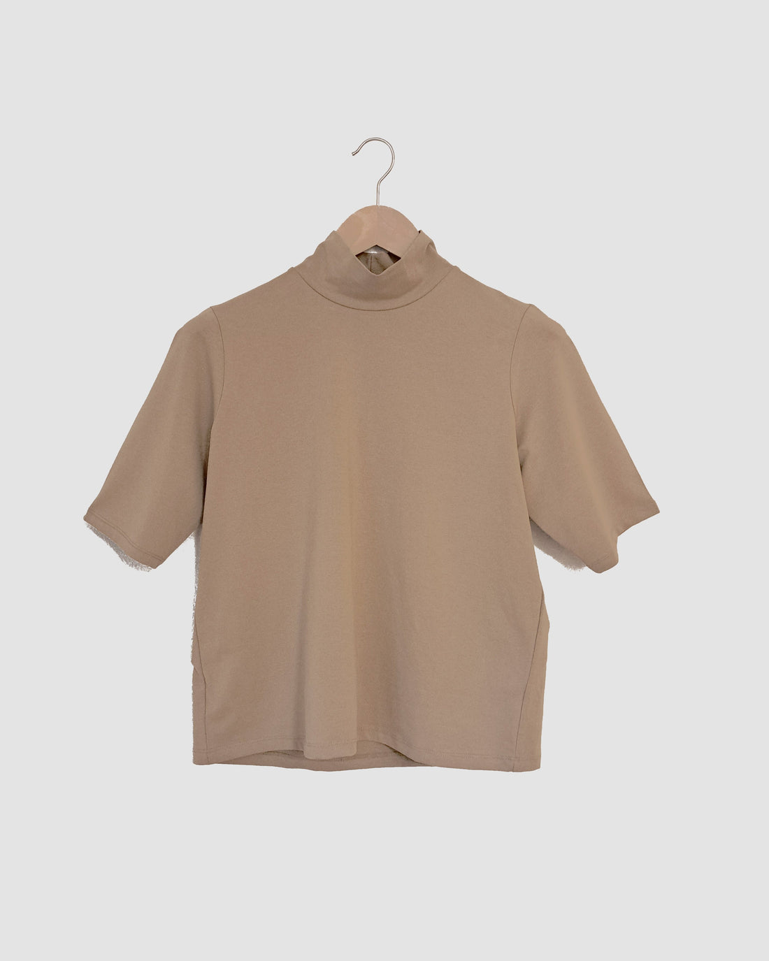 T-Shirt mit Stehkragen, Cappuccino