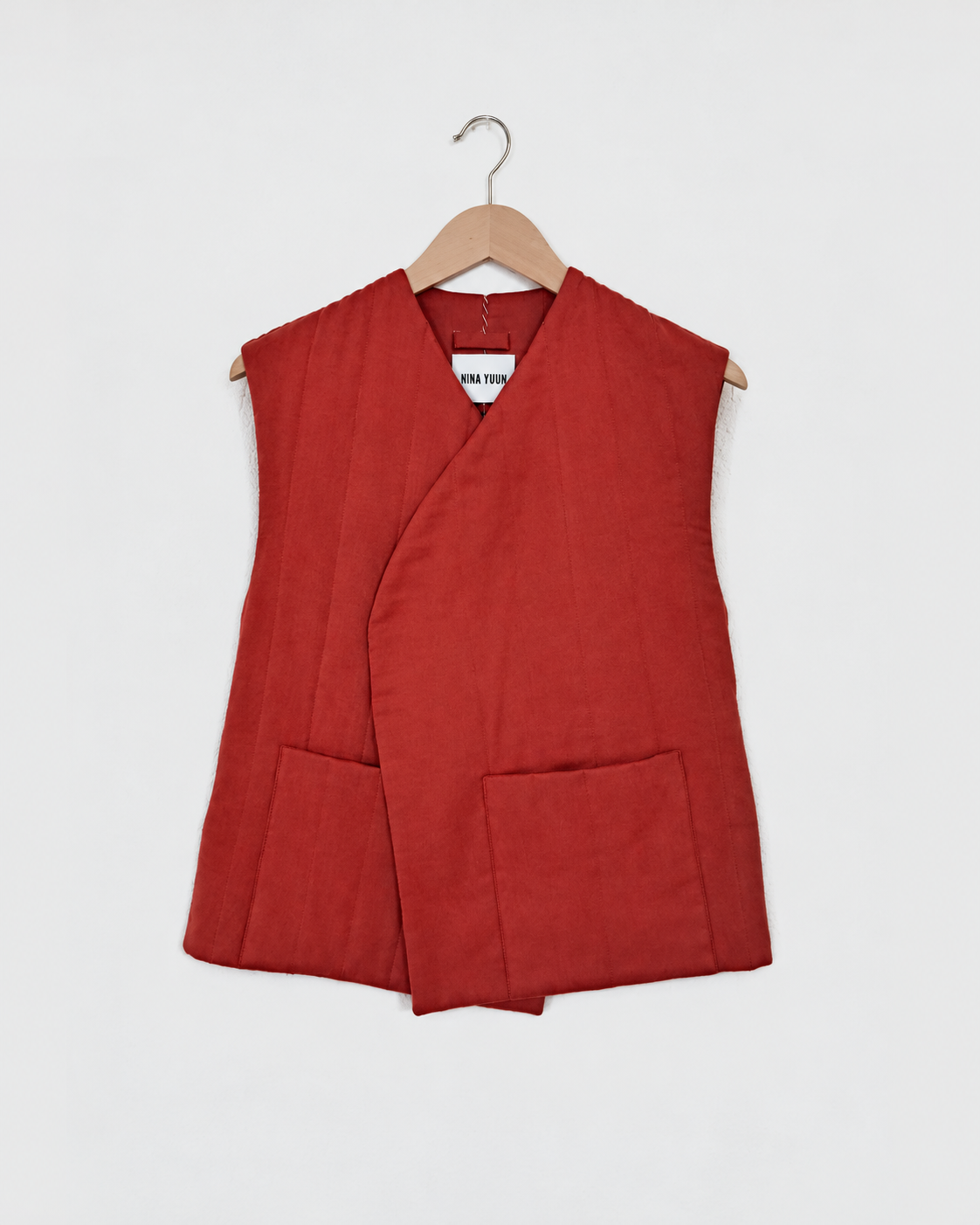 Nubi Vest Classic, Red — colour-corrected packshot