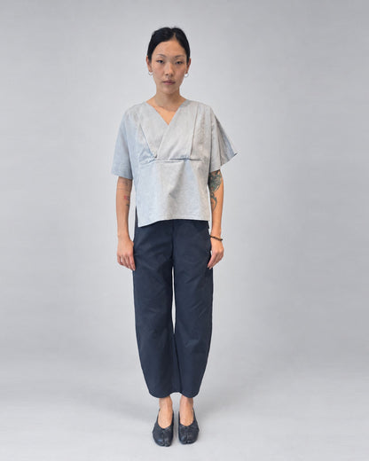 Anujin wearing Twist Pants Berge — full-length front.