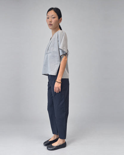 Anujin wearing Twist Pants Berge — full-length side.