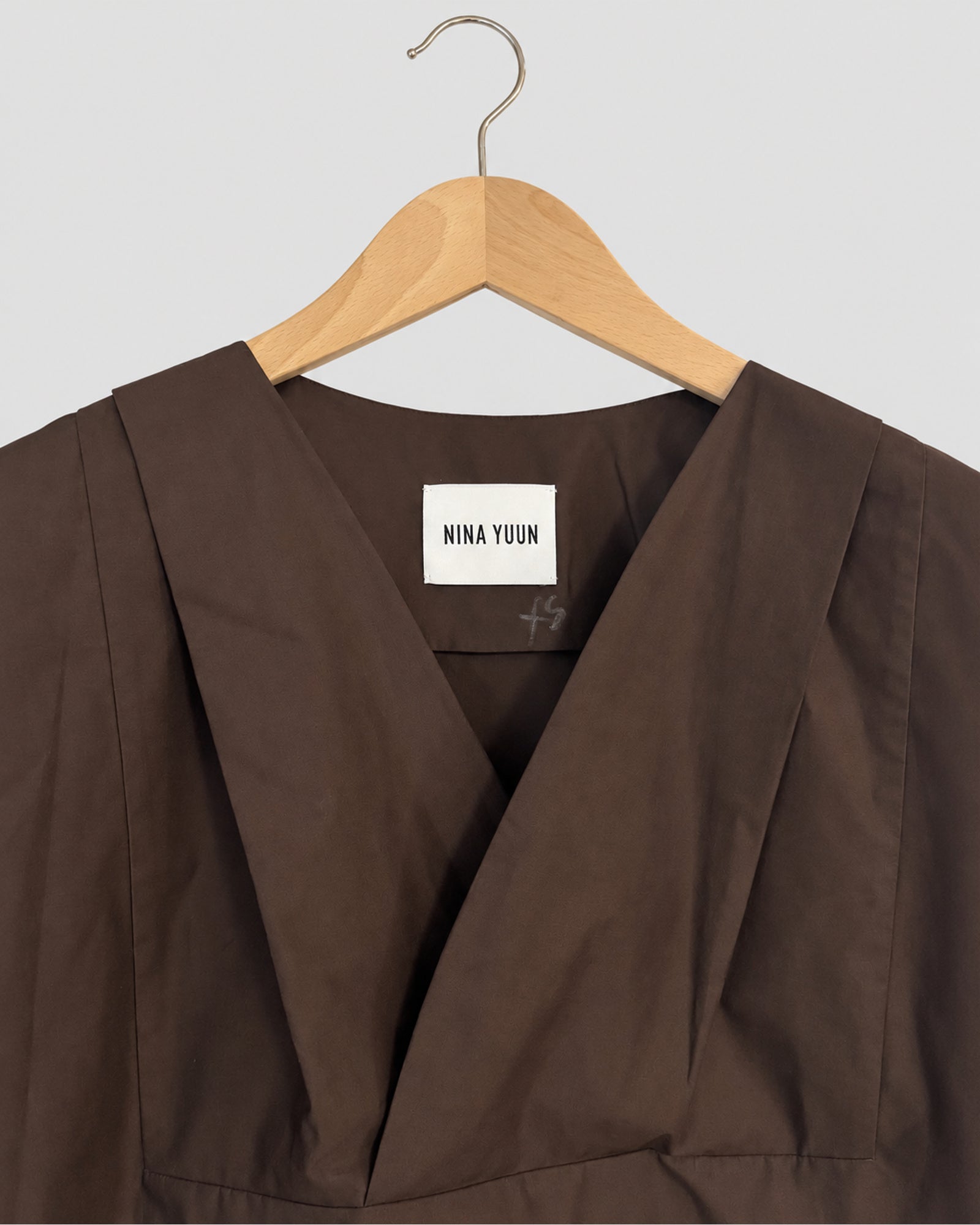 Lotus Shirt, Sepia – neckline detail